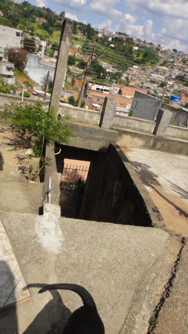 Sobrado com comados bem distribuídos, ótimo acabamento interno (Aceita Entrada) - Bairro Jd. São João - Francisco Morato -SP - Cód. 6499 - Image 15