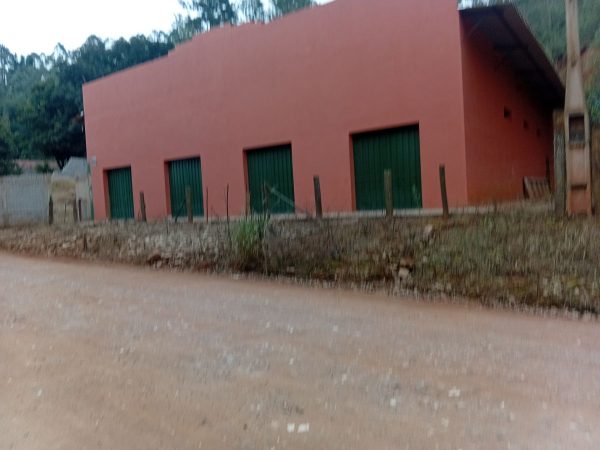 galpão/com 3 casas/Jarinu -sp/km 8//bairro iara/3184