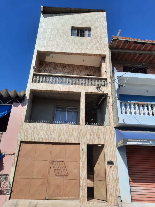 Sobrado/com Edículas/Vende ou Permuta Por Casa ou Chácara/cod.1443